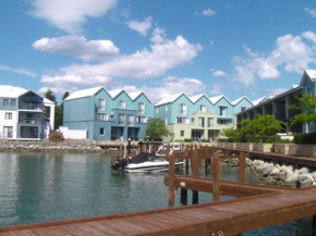 Apollo Quay Holiday Apartment
